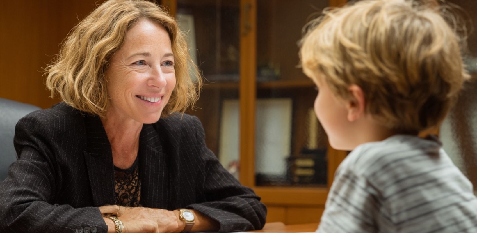 GAL Attorneys Guardian ad litem lawyer speaking with a child in a legal office, providing advocacy and support in juvenile dependency cases.